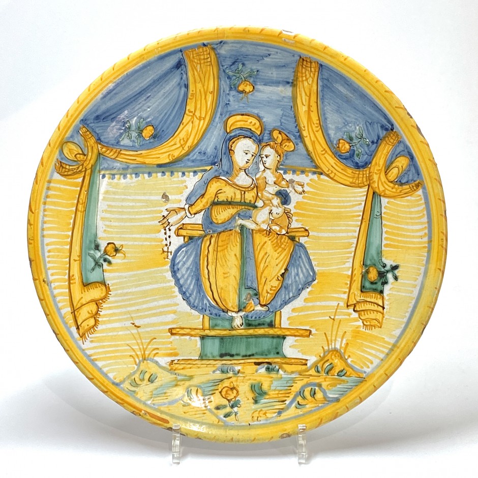Deruta - Plat en majolique décoré de la vierge à l'enfant - XVIIe siècle