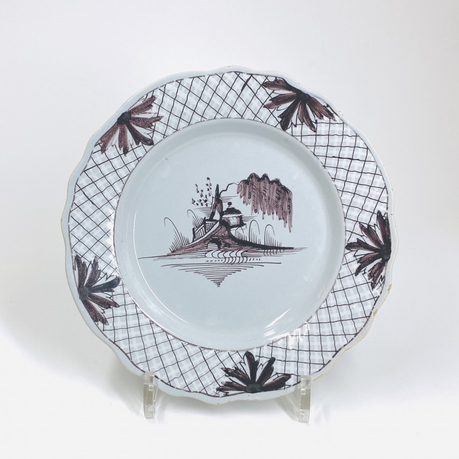 Saint-Amand-les-Eaux - Plate with pagoda decoration - Eighteenth century - SOLD