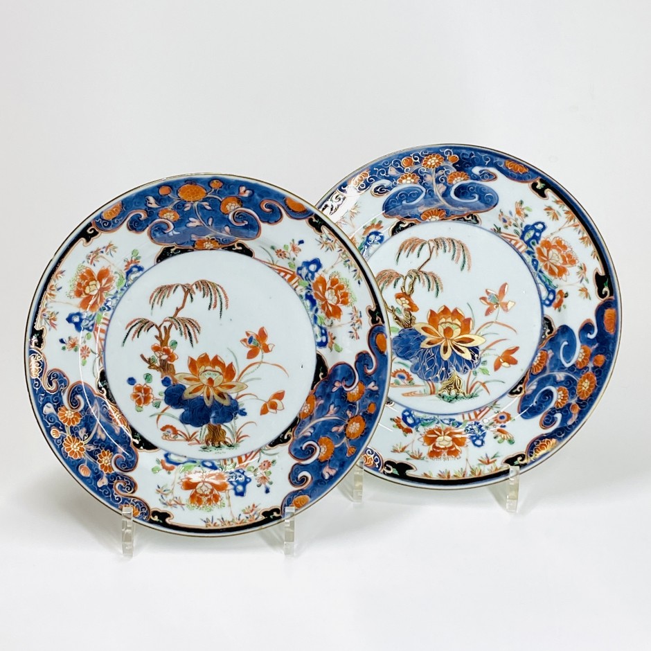 Chine - Paire d’assiettes en porcelaine de la famille verte - Époque Kangxi(1662-1722)