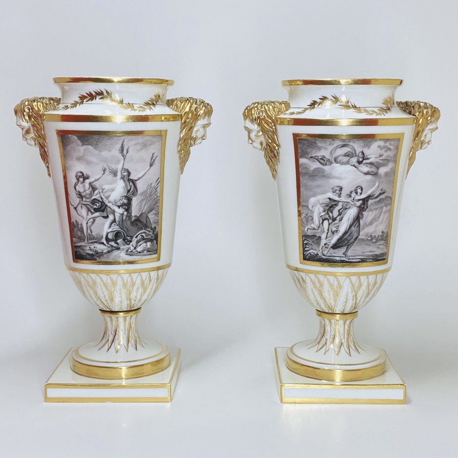 Lille - Paire de vases à décor en grisaille - XVIIIe siècle - VENDU