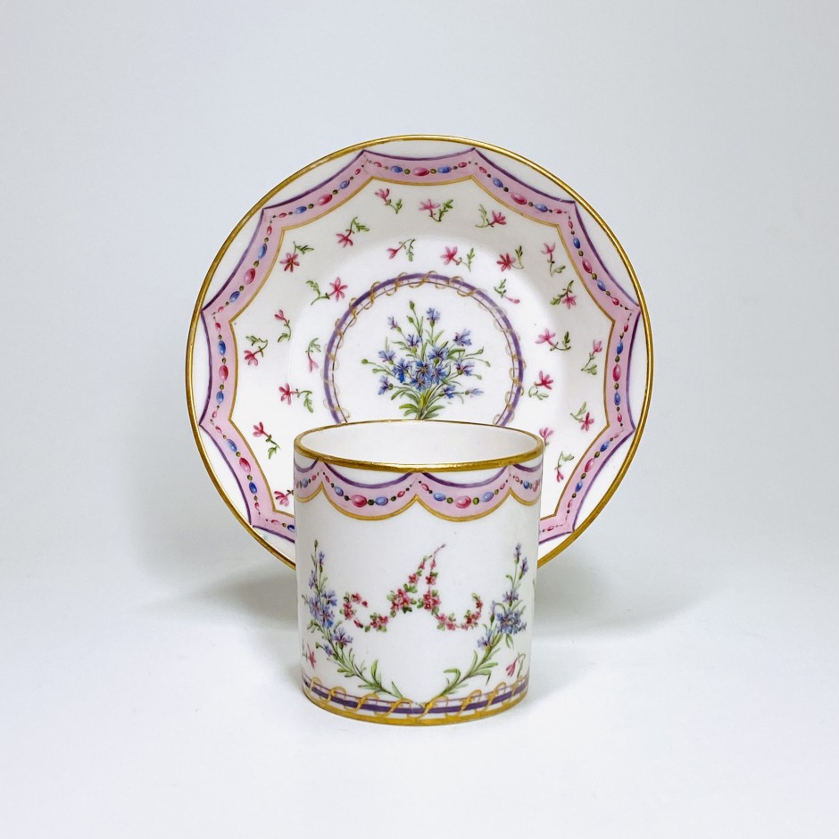 Large litron cup in soft Sèvres porcelain - Eighteenth century
