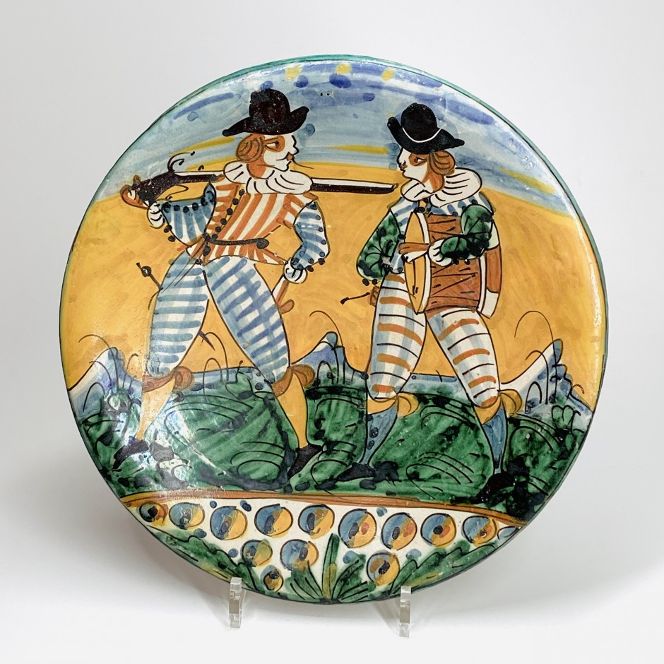 Plat en majolique de Montelupo figurant un arquebusier et un joueur de tambour - XVIIe siècle - VENDU