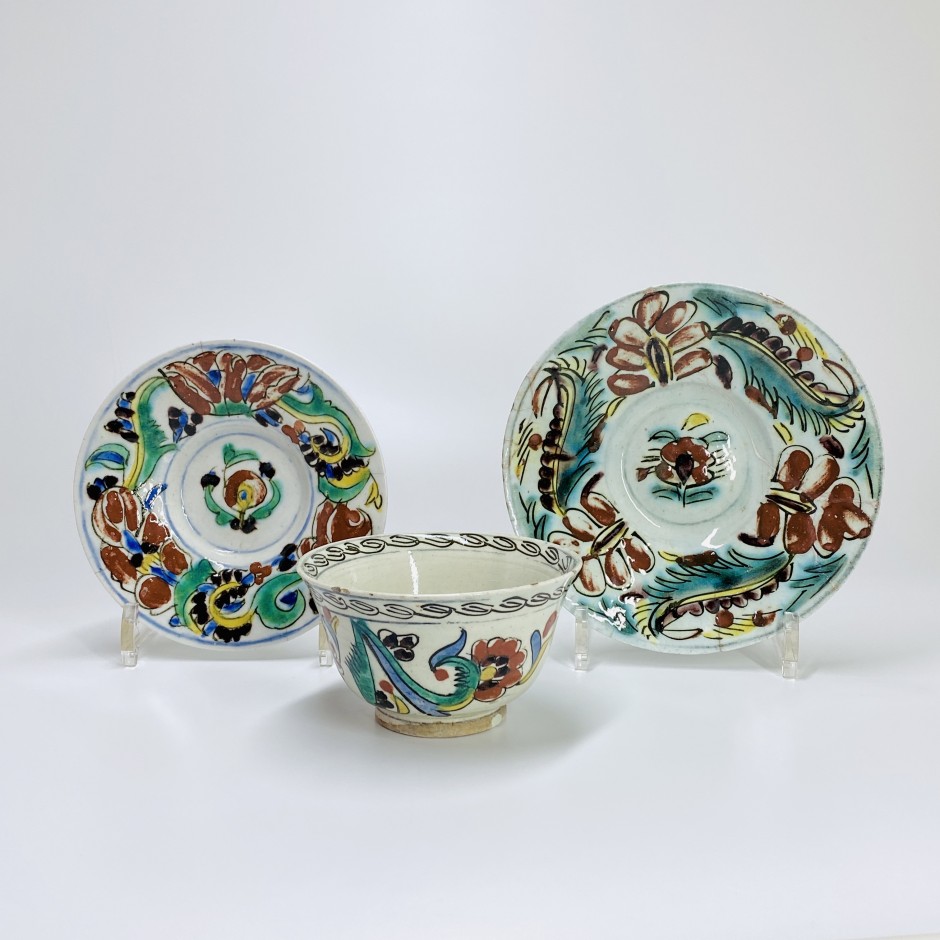 Kutahya (Ottoman Turkey) - A bowl and two cups - Eighteenth century - SOLD