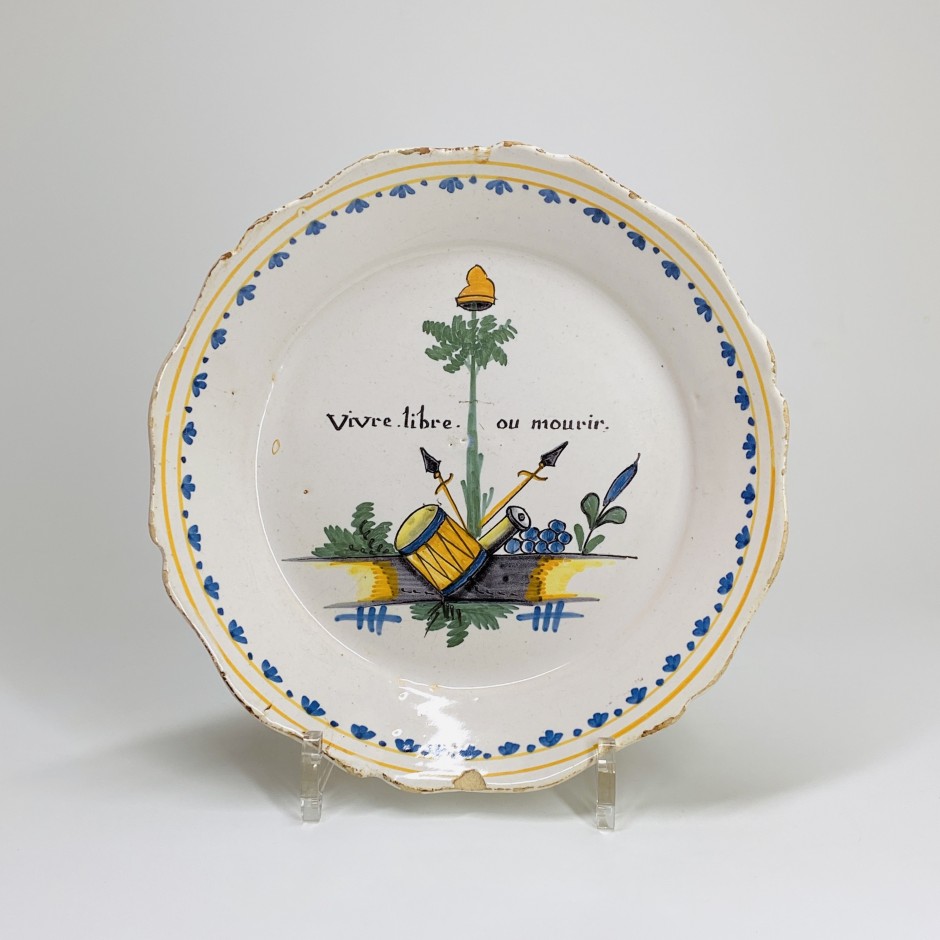 Earthenware plate from Nevers with revolutionary decoration - Eighteenth century