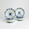 Saint-Cloud - Paire de tasses à décor de lambrequins - Début du XVIIIe siècle - VENDU