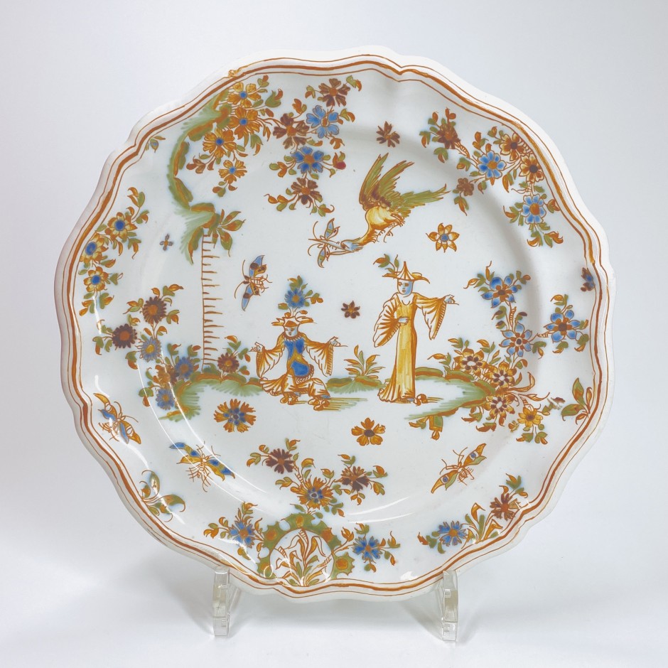 Assiette en faïence de Lyon à décor aux chinois - XVIIIe siècle