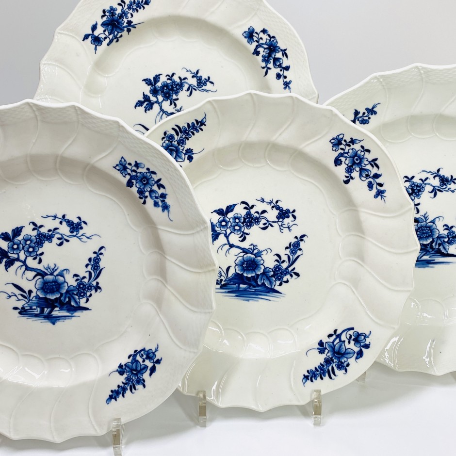 Quatre plats en porcelaine de Tournai - XVIIIe siècle