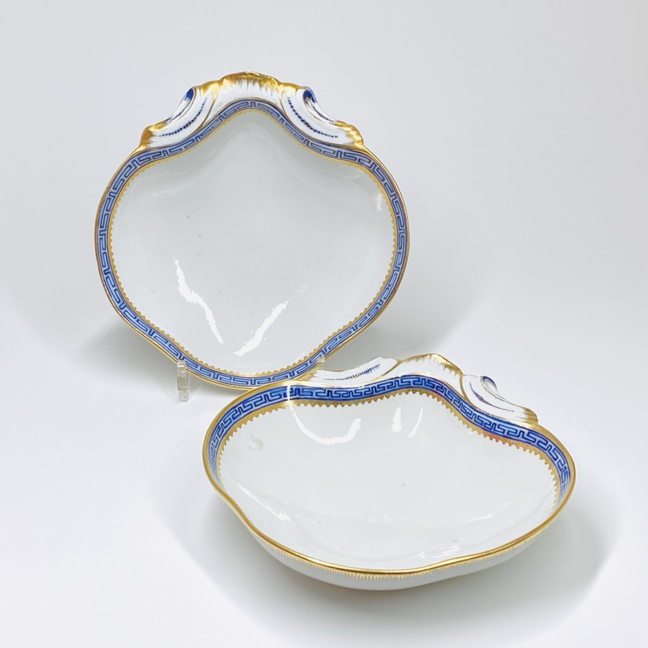 Tournai - Pair of compotes in the shape of a shell - Eighteenth century
