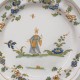 Lyon - Paire d'assiettes à décor de personnages vêtus à l'Orientale - XVIIIe siècle