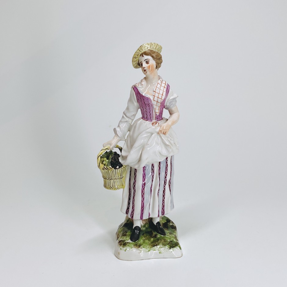 Lunéville - Earthenware statuette representing a young woman - Eighteenth century - SOLD