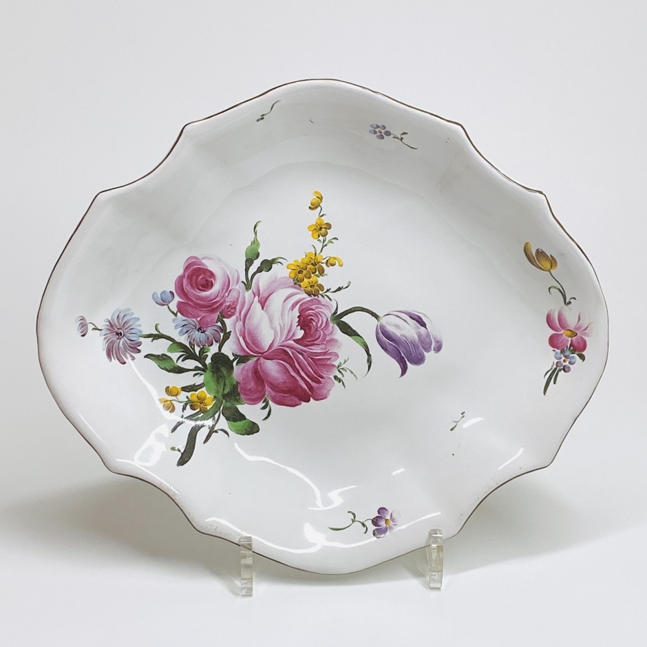 Strasbourg - Dish decorated with a large bouquet in fine quality - Eighteenth century - SOLD