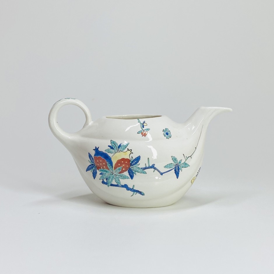 Chantilly – Théière en porcelaine tendre à décor Kakiemon – Vers 1740