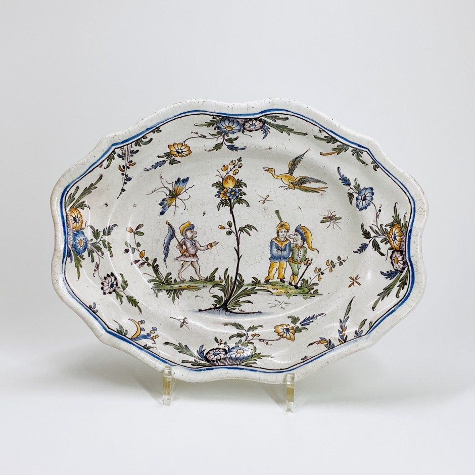 Lyon - Dish decorated with grotesques - Eighteenth century