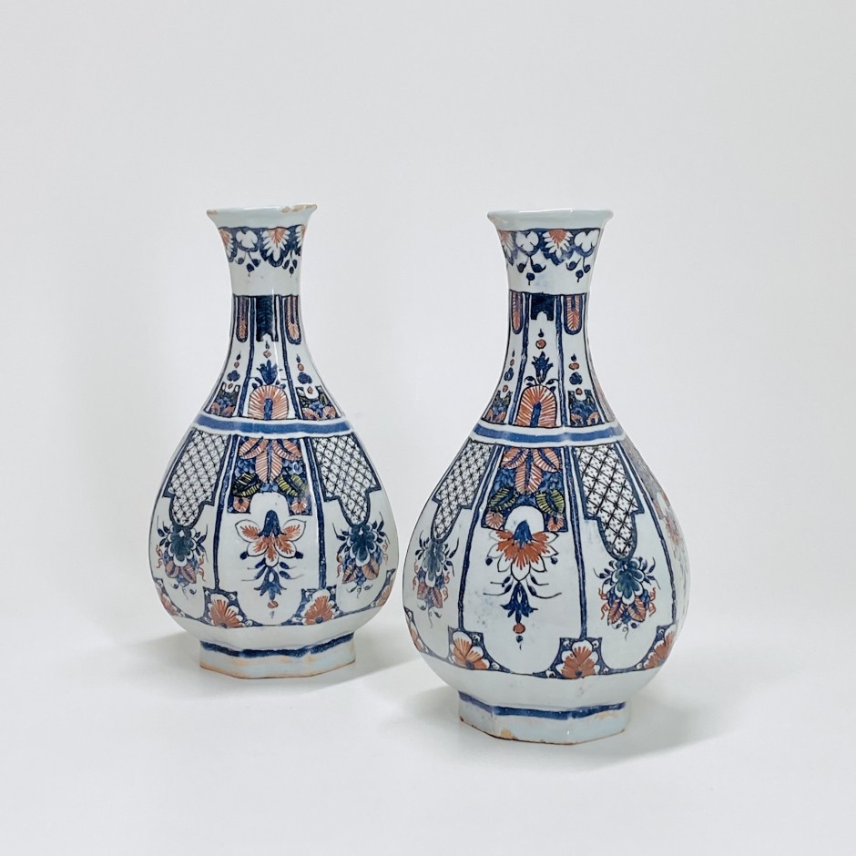 Rouen - Paire de vases bouteille - Début du XVIIIe siècle