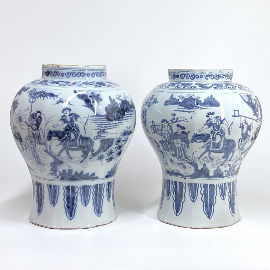 Delft - Deux potiches à décor aux chinois - Fin du XVIIe siècle - VENDU