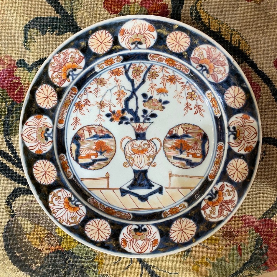 Japanese porcelain dish with Imari decoration - early eighteenth century
