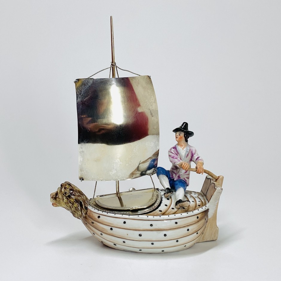 Meissen - Boat forming a spice box - Nineteenth century - SOLD